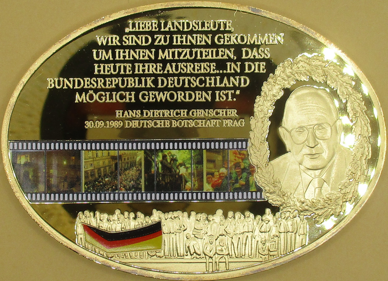 Zdjęcie do MEDAL Upadek muru berlińskiego